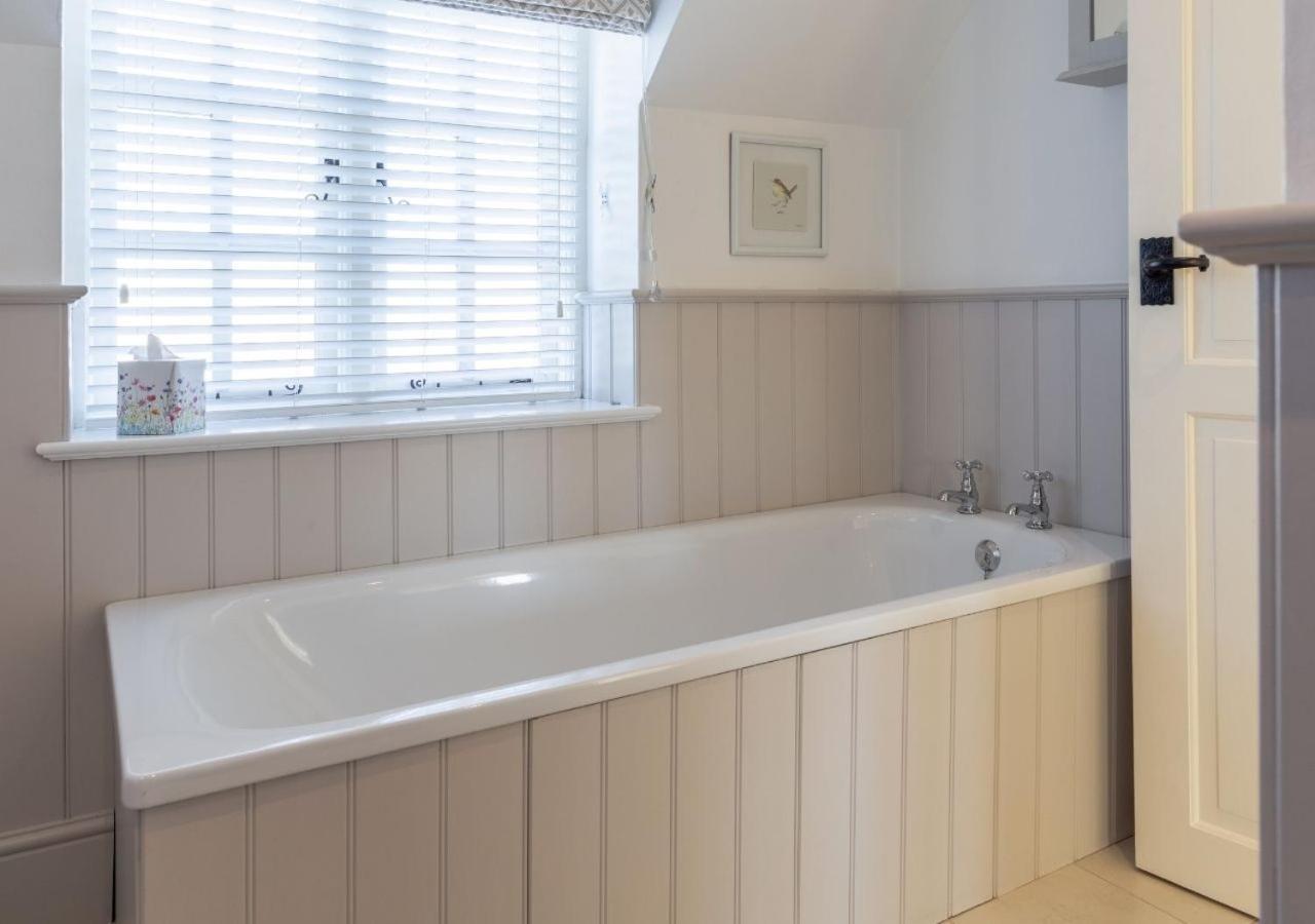 Jasmine Cottage - 2 Bedroom In Heart Of Bourton! Eksteriør billede