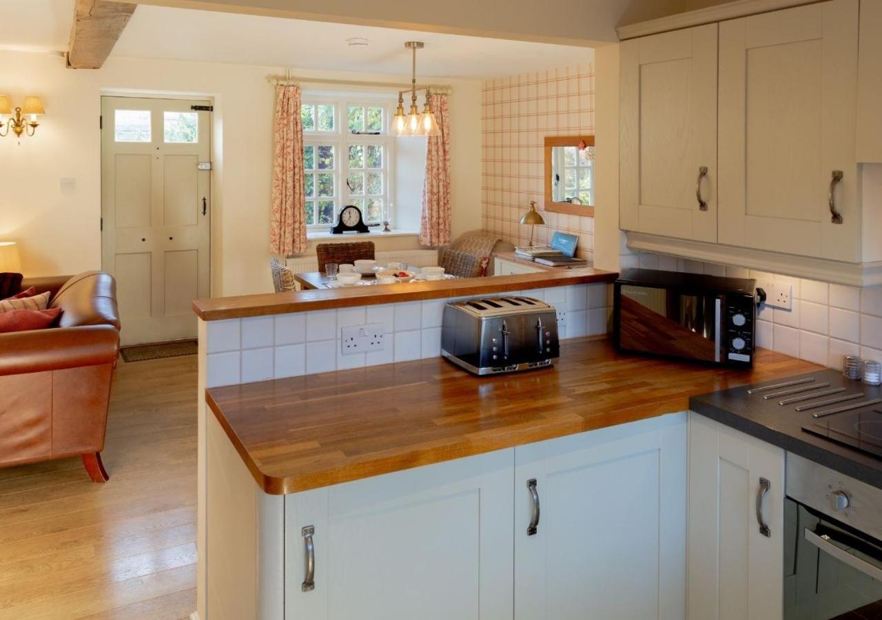 Jasmine Cottage - 2 Bedroom In Heart Of Bourton! Eksteriør billede