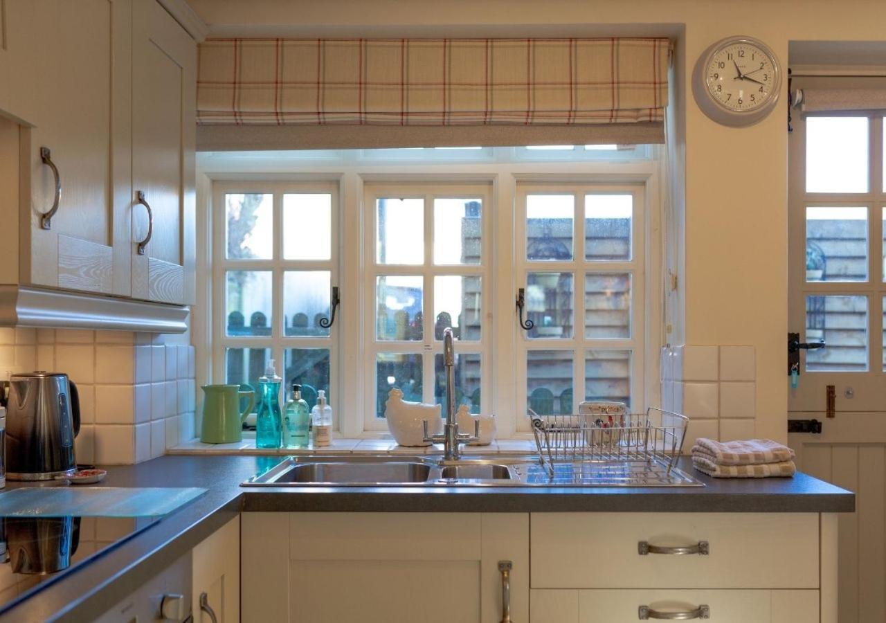 Jasmine Cottage - 2 Bedroom In Heart Of Bourton! Eksteriør billede
