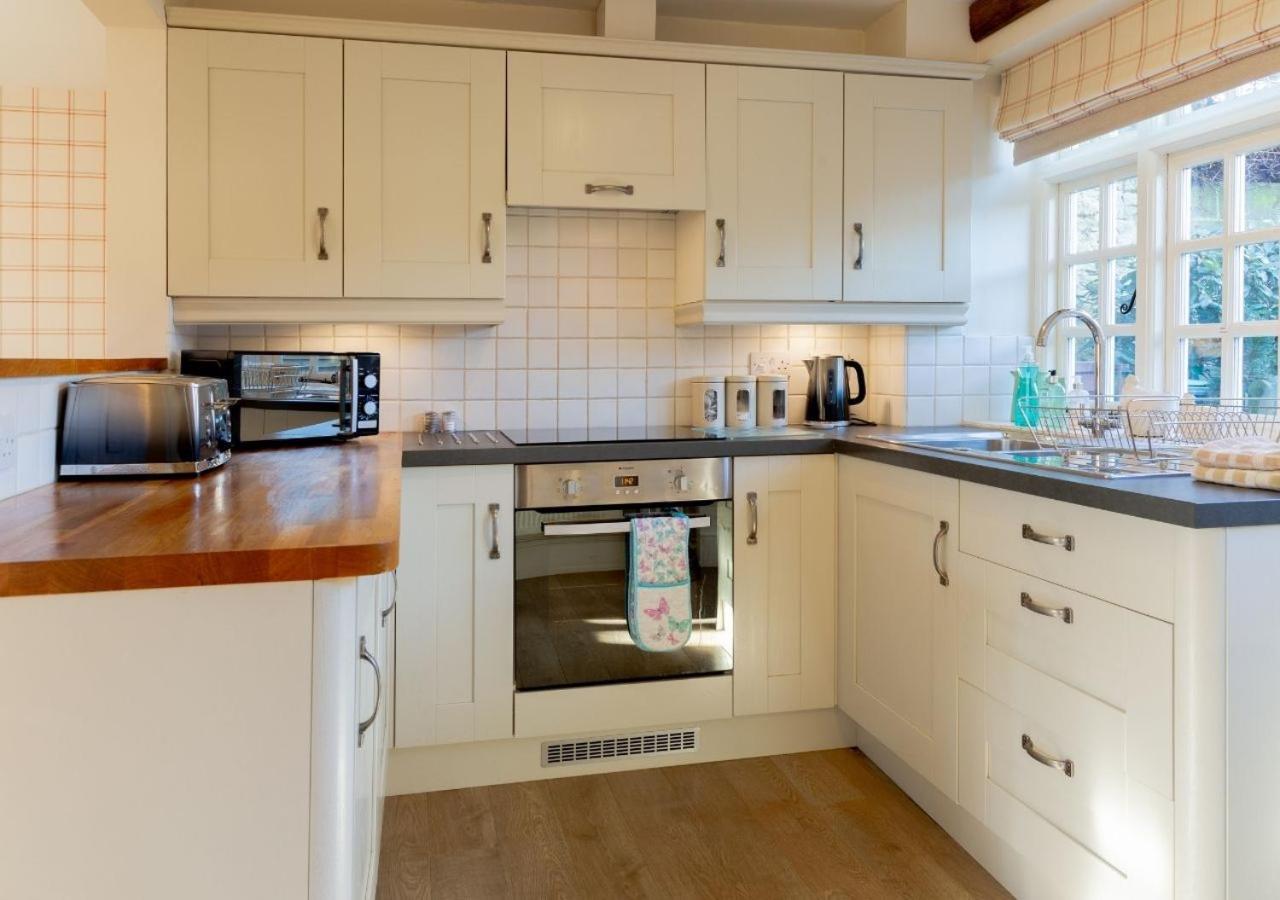 Jasmine Cottage - 2 Bedroom In Heart Of Bourton! Eksteriør billede