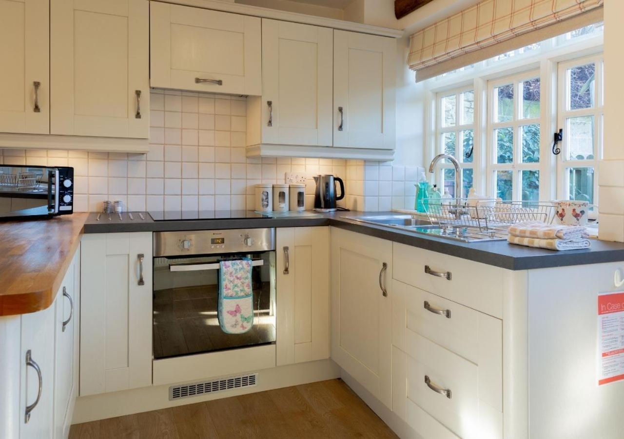 Jasmine Cottage - 2 Bedroom In Heart Of Bourton! Eksteriør billede