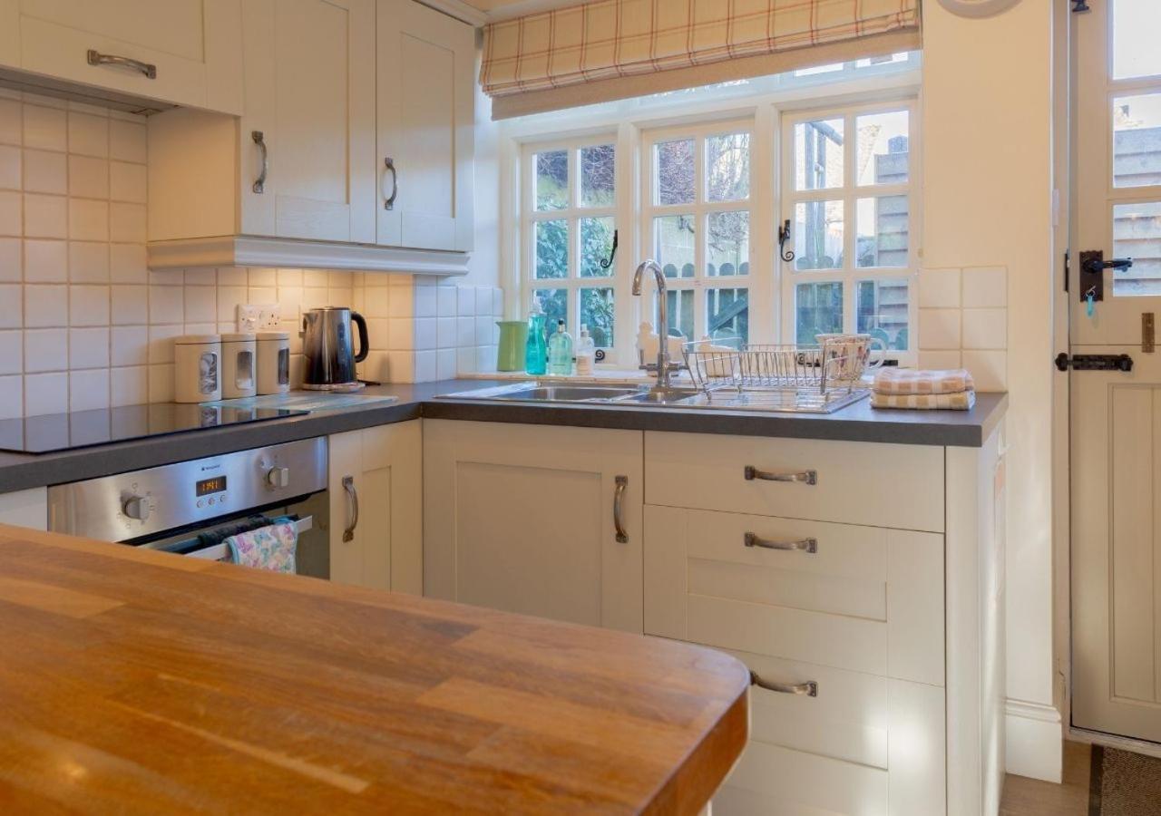 Jasmine Cottage - 2 Bedroom In Heart Of Bourton! Eksteriør billede