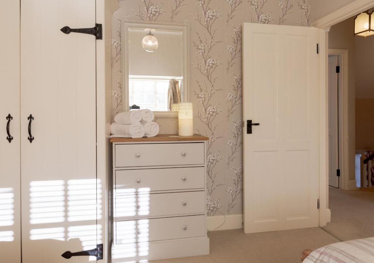 Jasmine Cottage - 2 Bedroom In Heart Of Bourton! Eksteriør billede